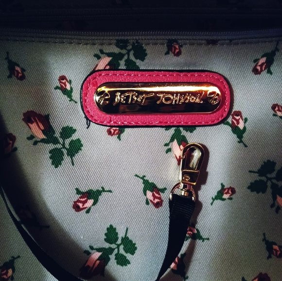 BetseyVille  Box - Picture 11 of 12